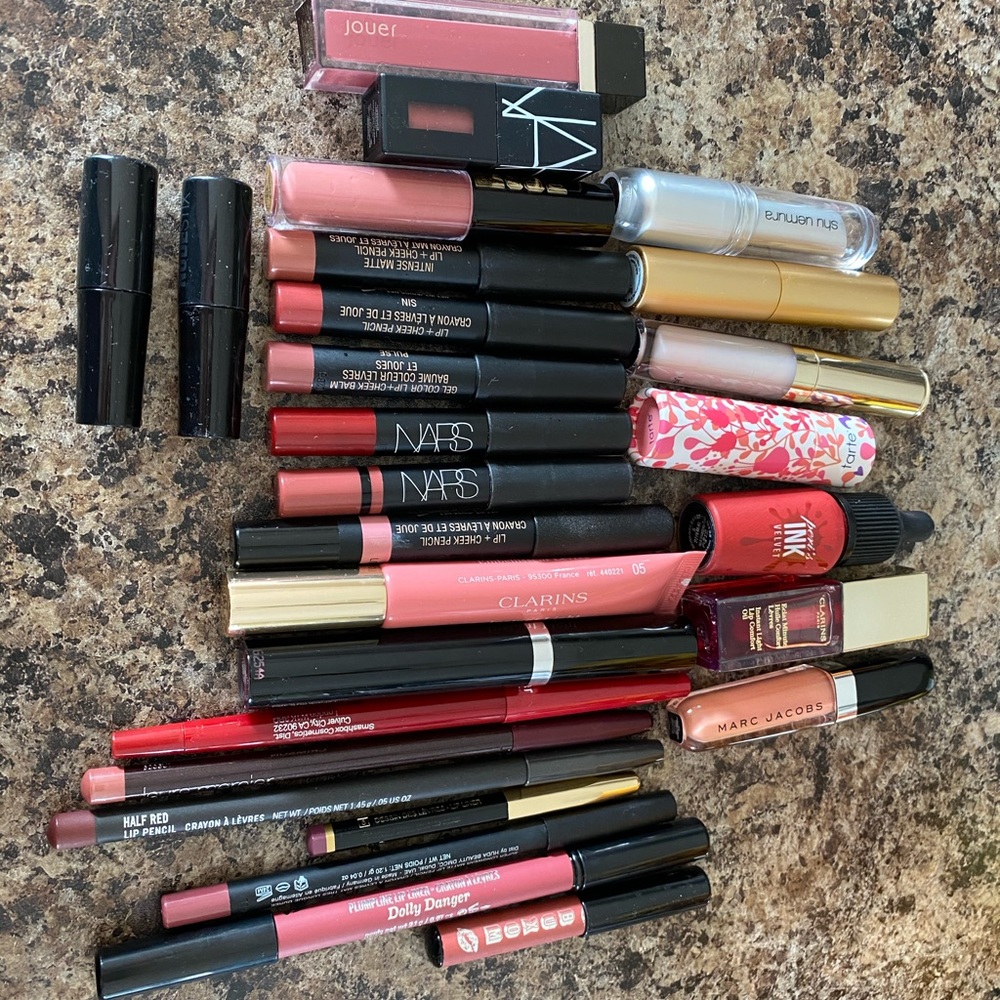 Lipsticks and eyeshadow pencil